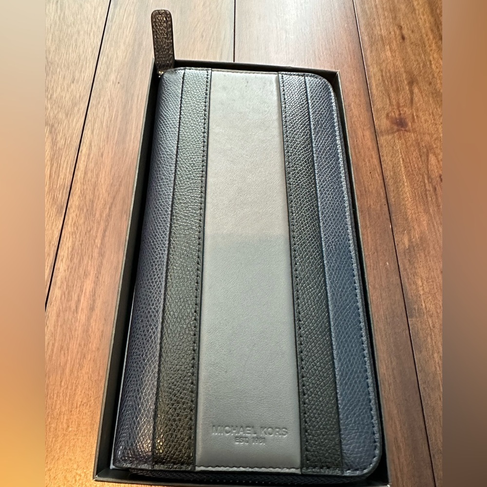 Michael Kors Zip Around Wallet